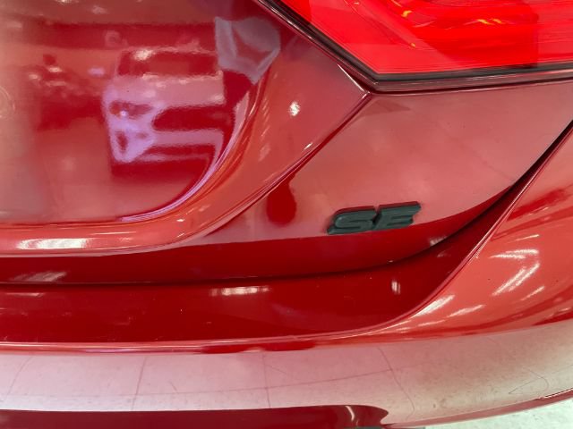 Used 2020 Toyota Camry SE FWD image 3