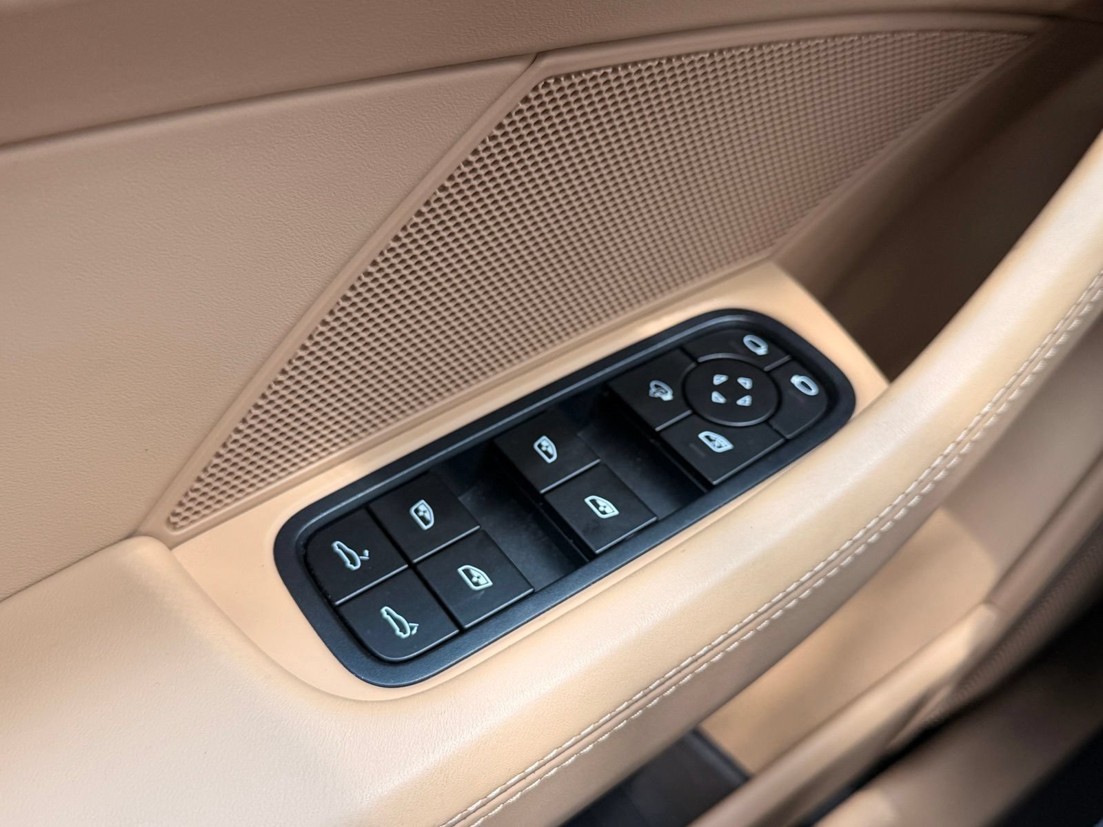 Used 2023 Porsche Panamera 4 Platinum Edition AWD/4WD image 22