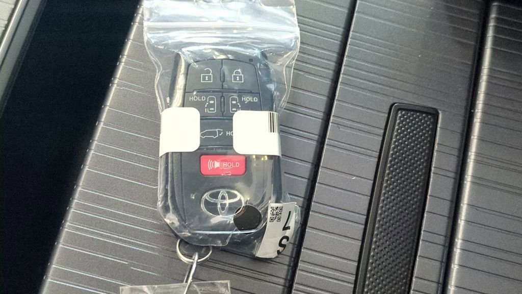 New 2026 Toyota Sienna XLE FWD image 28