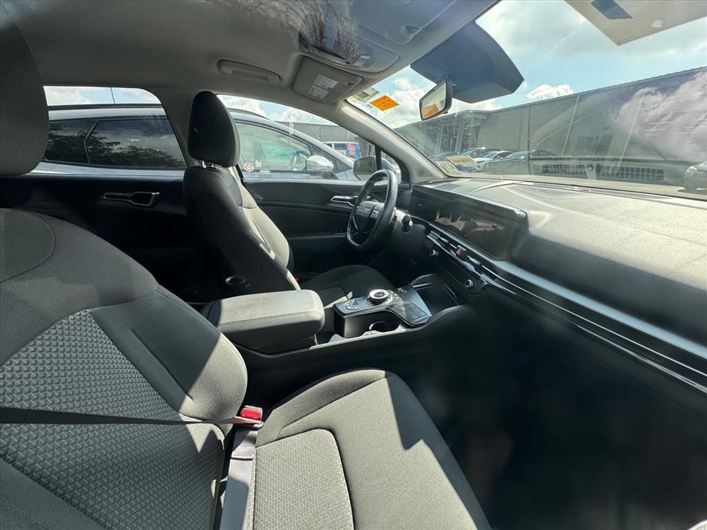 Certified 2026 Kia Sportage LX FWD image 3
