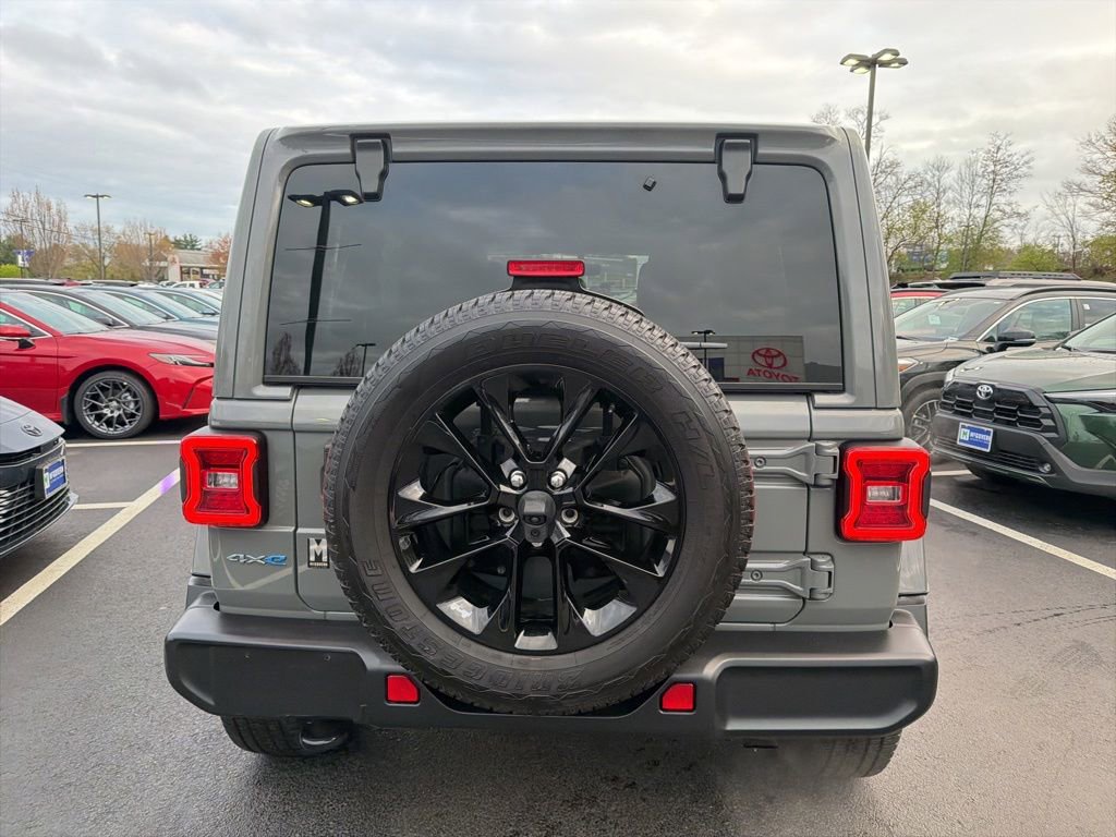 Used 2021 Jeep Wrangler Unlimited Sahara w/ Cold Weather Group AWD/4WD image 7