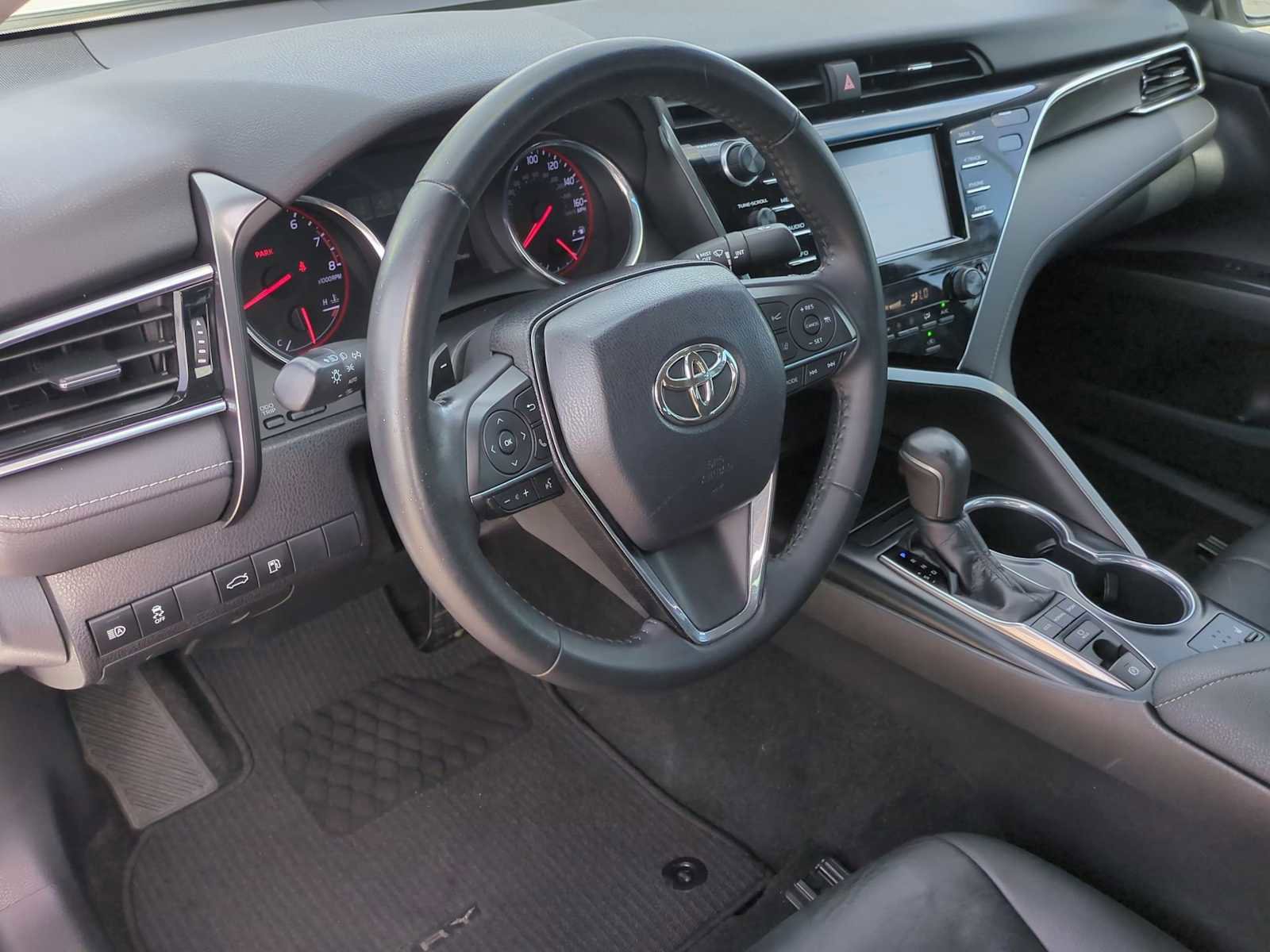Used 2018 Toyota Camry XSE FWD image 10