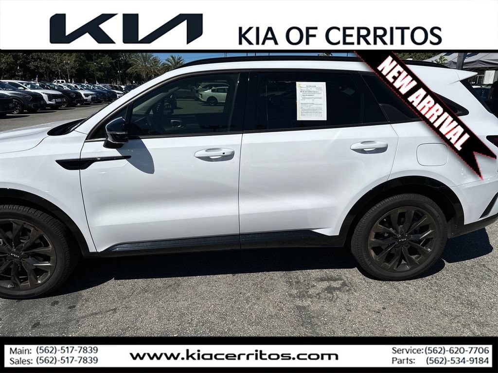 Certified 2023 Kia Sorento SX FWD image 2