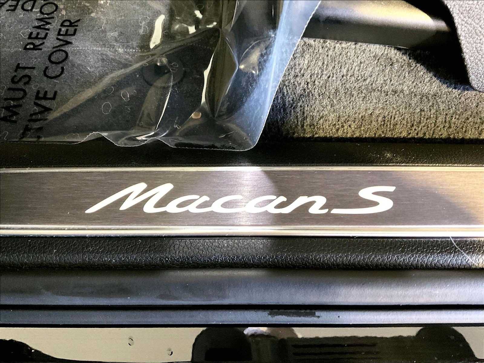 Certified 2024 Porsche Macan S AWD/4WD image 19