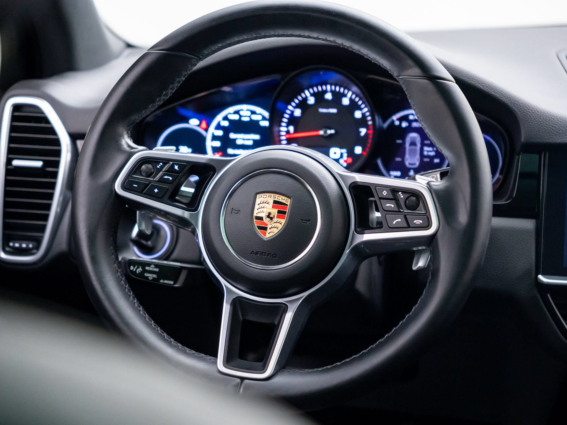 Used 2023 Porsche Cayenne AWD/4WD image 12