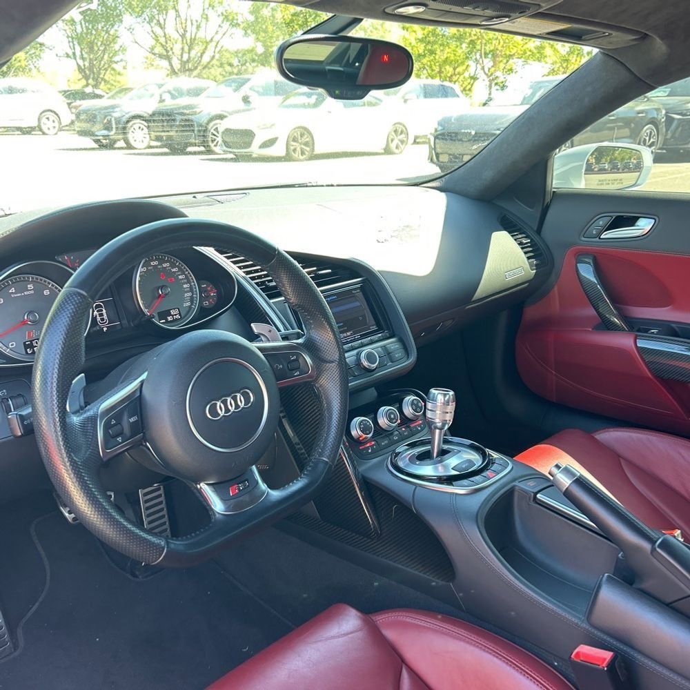 Used 2015 Audi R8 V8 w/ Extended Leather Package AWD/4WD image 11