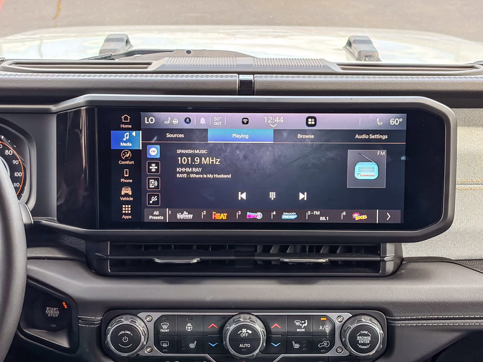 Used 2025 Jeep Wrangler Sahara AWD/4WD image 13