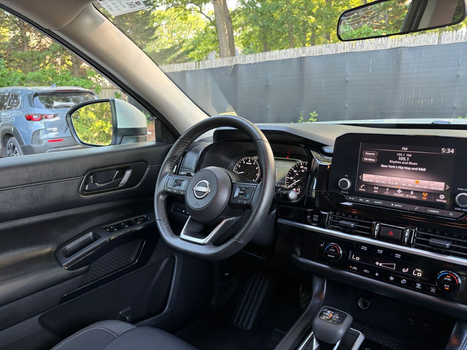 Used 2025 Nissan Pathfinder SV AWD/4WD image 37