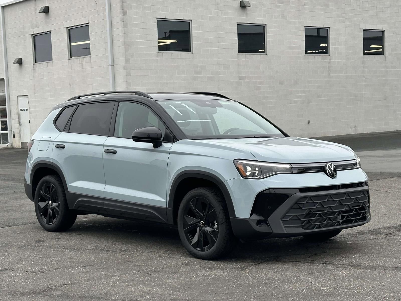 New 2026 Volkswagen Taos SE image 8