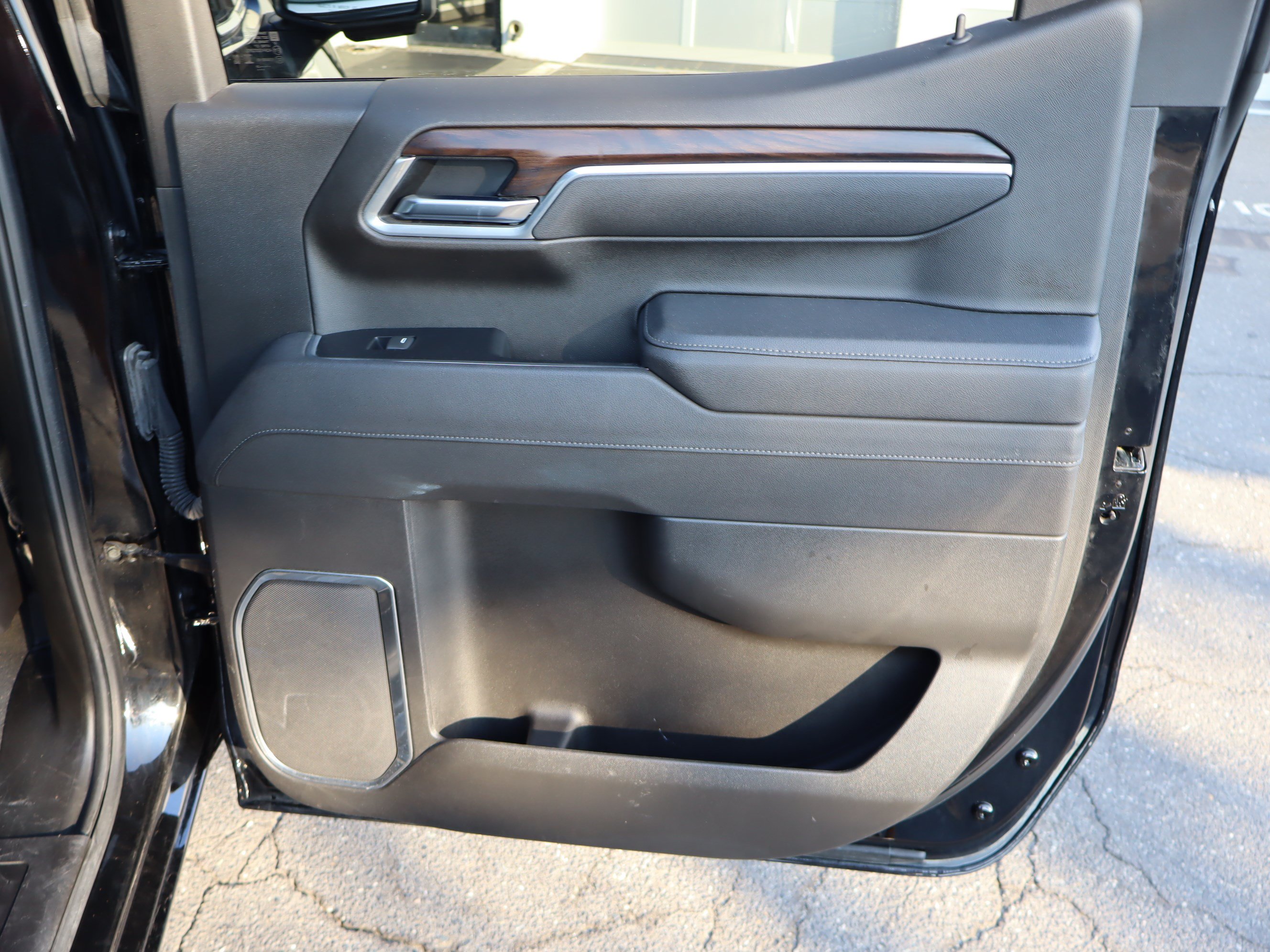 Used 2025 GMC Sierra 1500 SLT AWD/4WD image 32