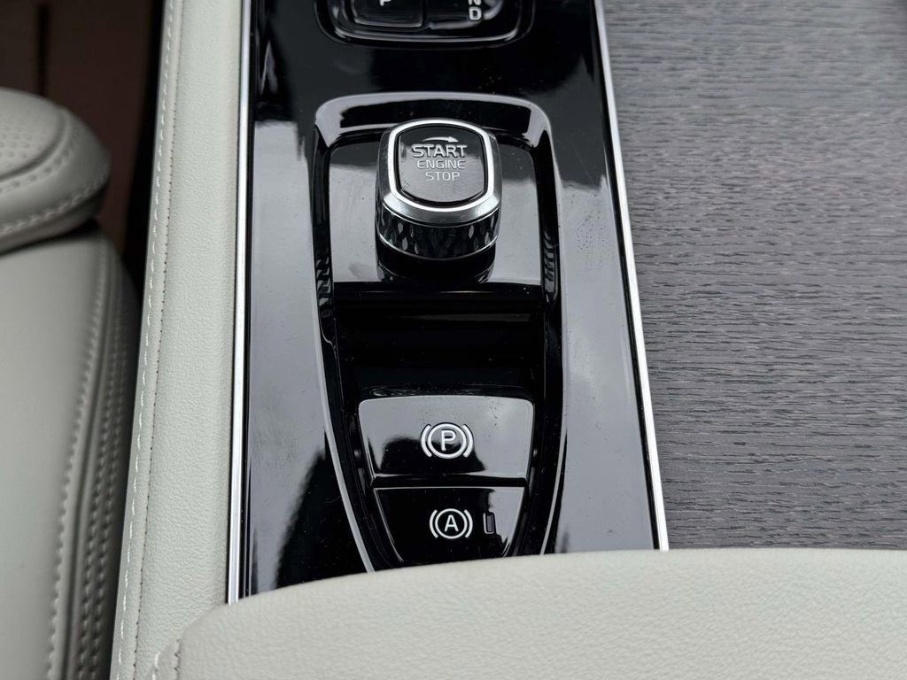 New 2026 Volvo XC90 B5 Ultra w/ Protection Package Premier image 6