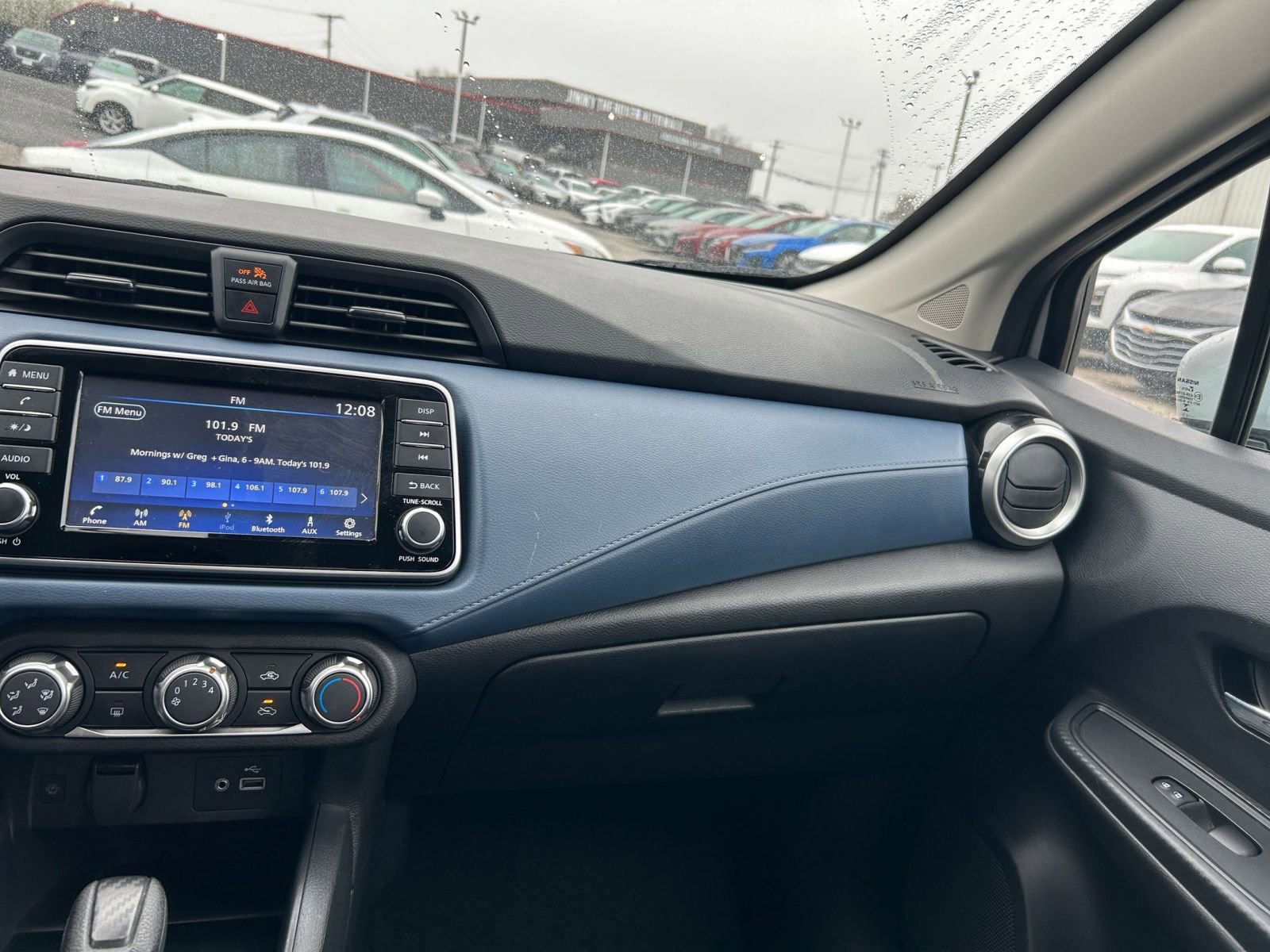 Used 2025 Nissan Versa SV FWD image 30