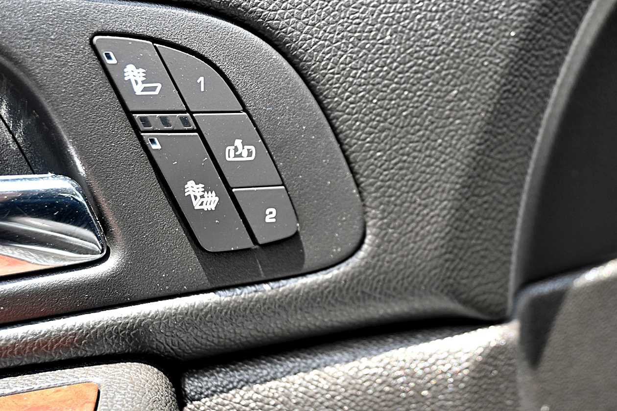 Used 2009 Chevrolet Silverado 2500 LTZ AWD/4WD image 22