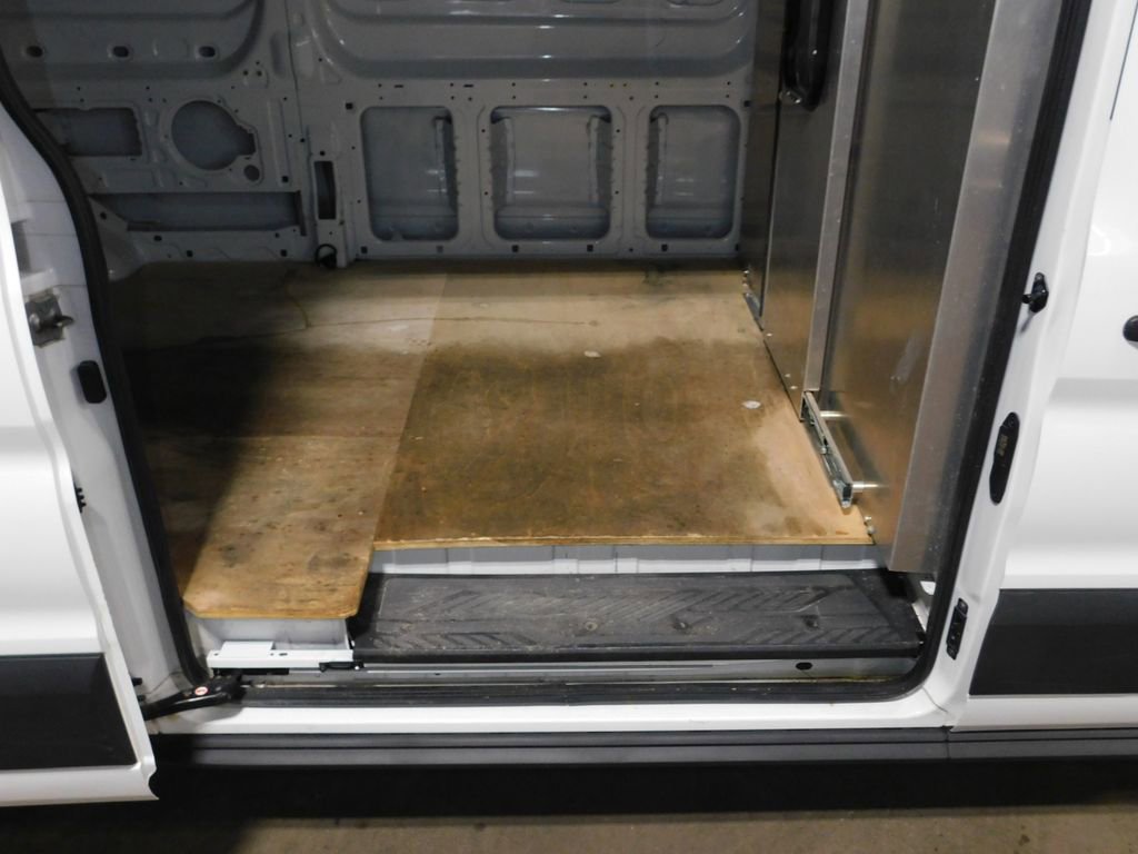 Used 2022 Ford Transit 250 AWD image 26