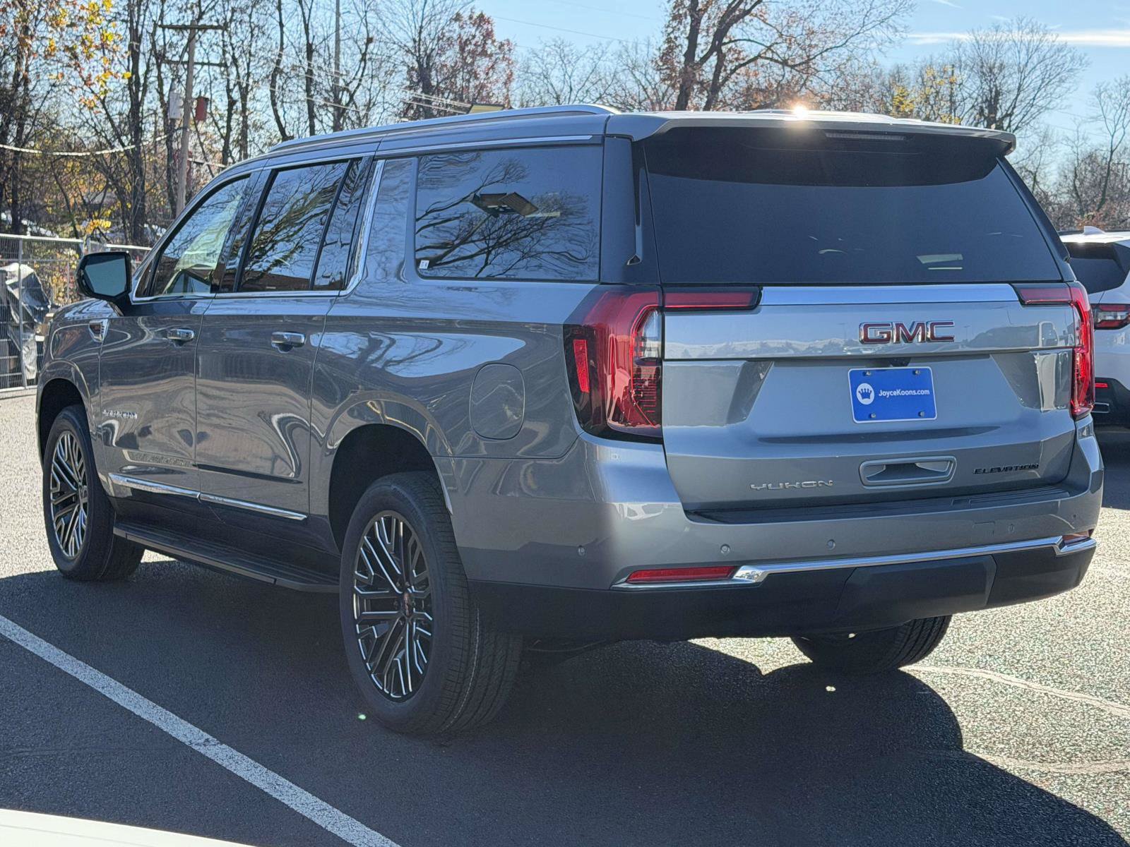 New 2026 GMC Yukon XL Elevation AWD/4WD image 3