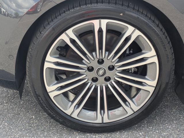 Certified 2025 Land Rover Range Rover SE image 30