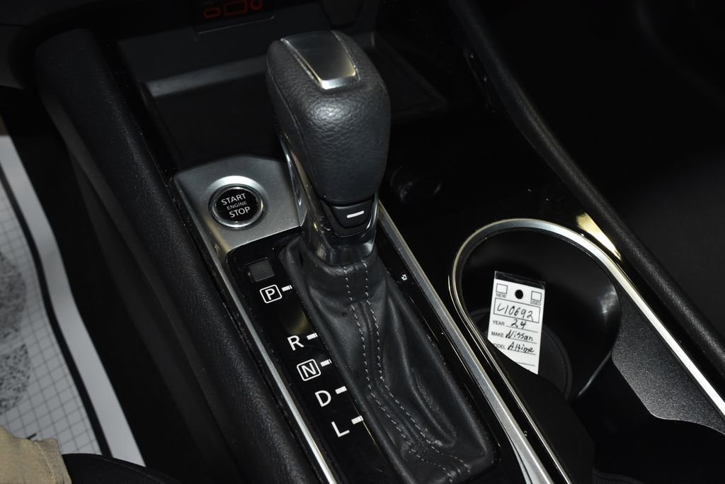 Used 2024 Nissan Altima 2.5 SV FWD image 16
