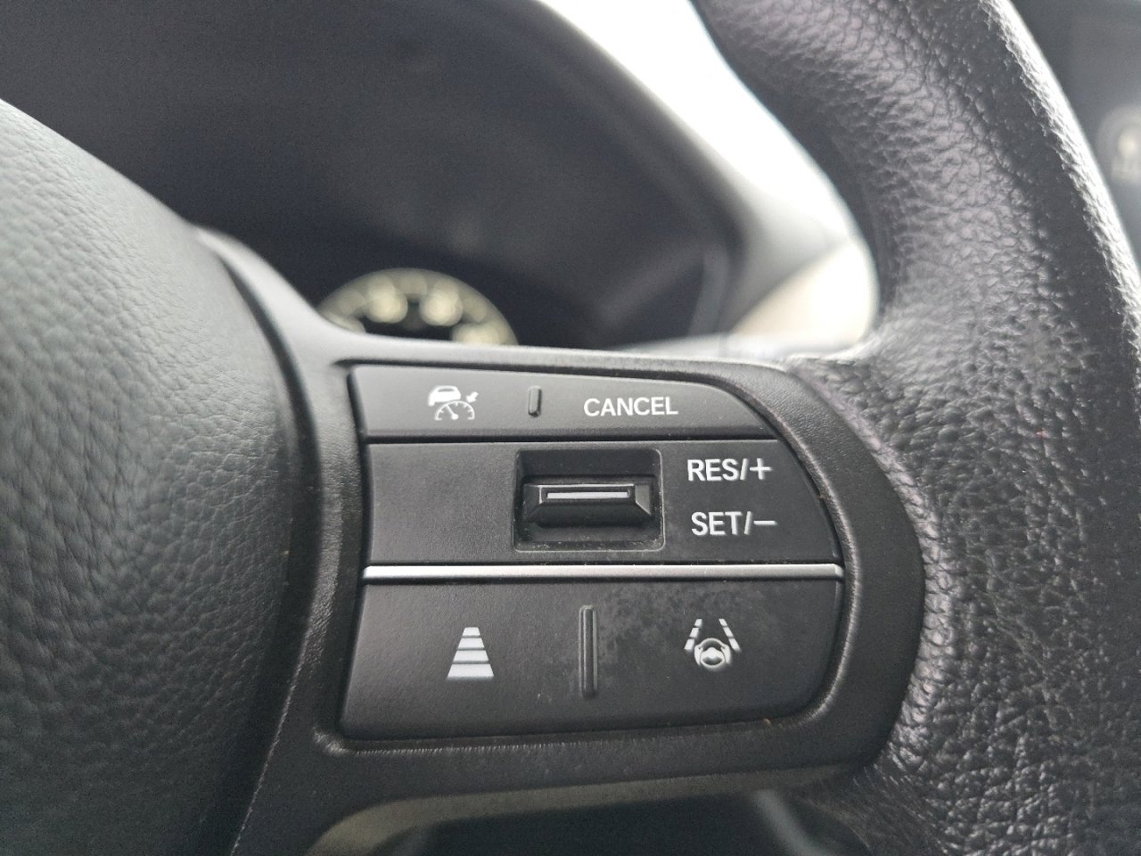 Certified 2025 Honda HR-V LX image 9