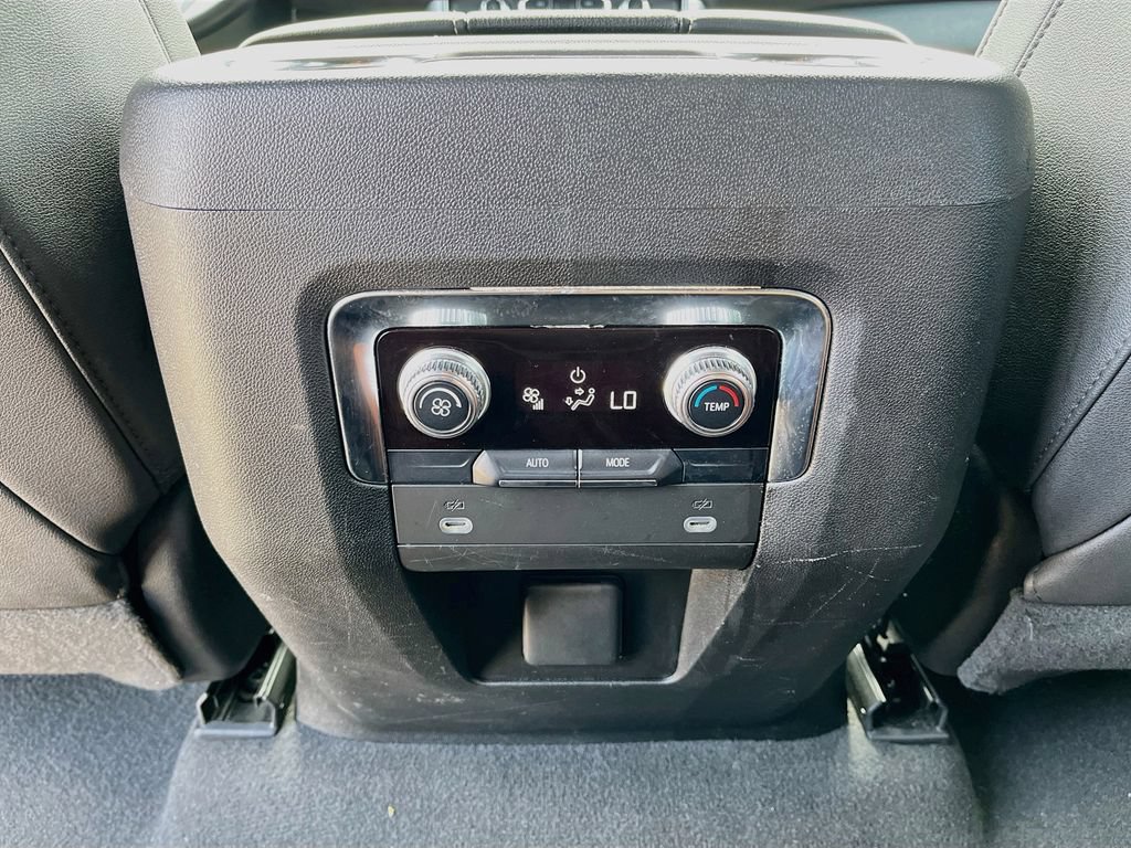 Used 2023 GMC Yukon SLT RWD image 31