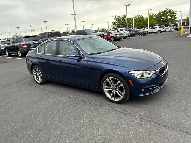 Used 2018 BMW 330i xDrive Sedan w/ Convenience Package AWD/4WD image 3
