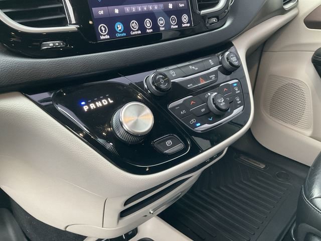 Used 2018 Chrysler Pacifica Touring-L image 24