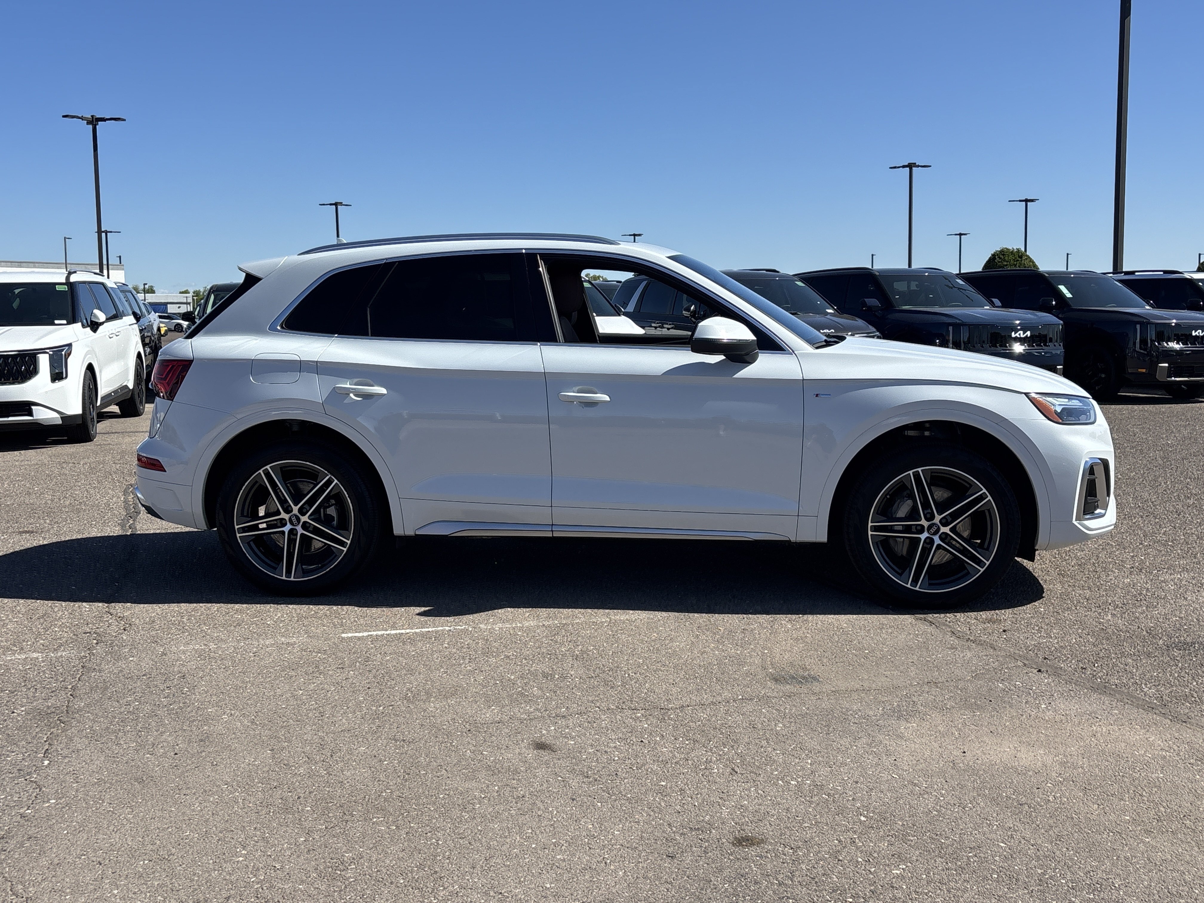 Used 2021 Audi Q5 e Premium Plus w/ Premium Plus Package AWD/4WD image 6