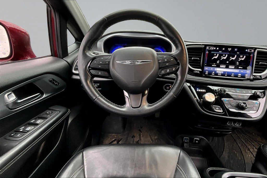 Used 2021 Chrysler Pacifica Touring-L w/ Uconnect Theater Family Group AWD/4WD image 8