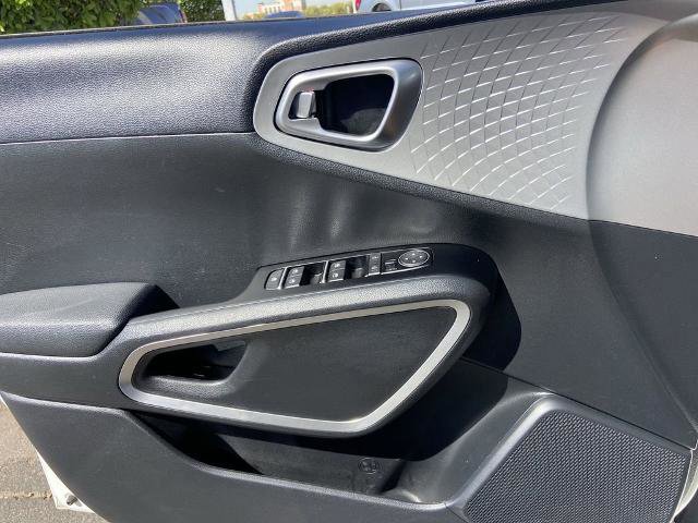 Used 2025 Kia Soul LX w/ LX Technology Package image 16