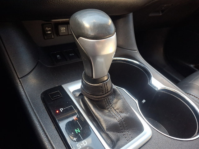 Used 2019 Toyota Highlander XLE AWD/4WD image 16