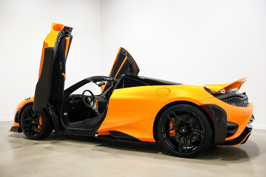 Used 2022 McLaren 765LT RWD image 23