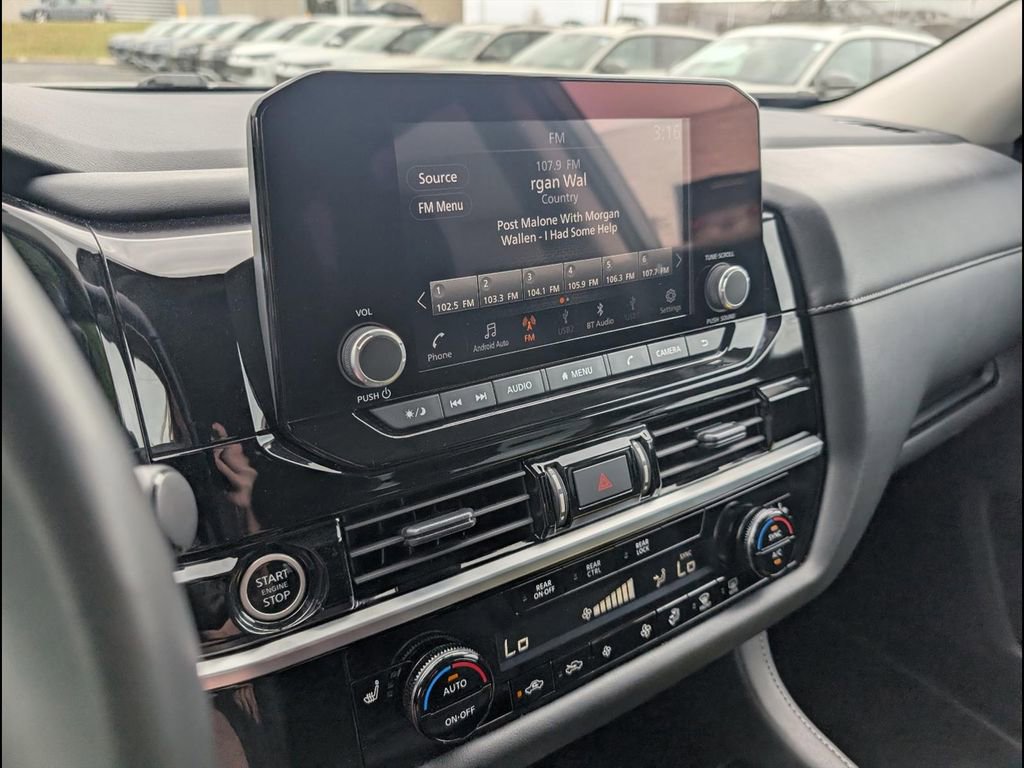 Used 2024 Nissan Pathfinder SV image 17