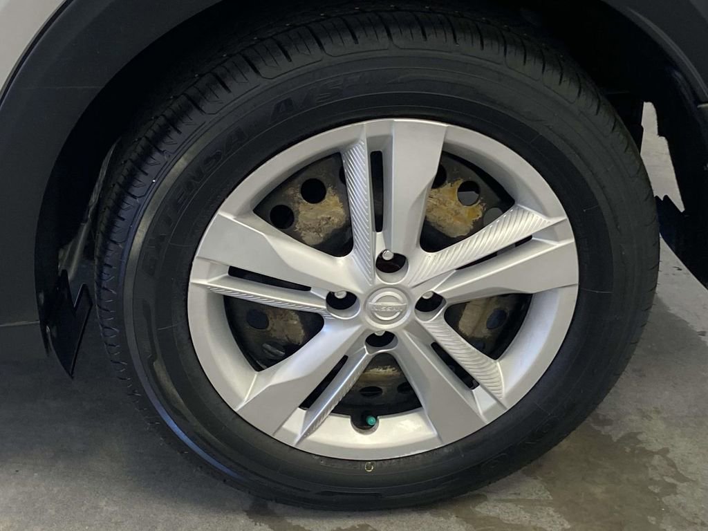 Used 2020 Nissan Kicks S image 9