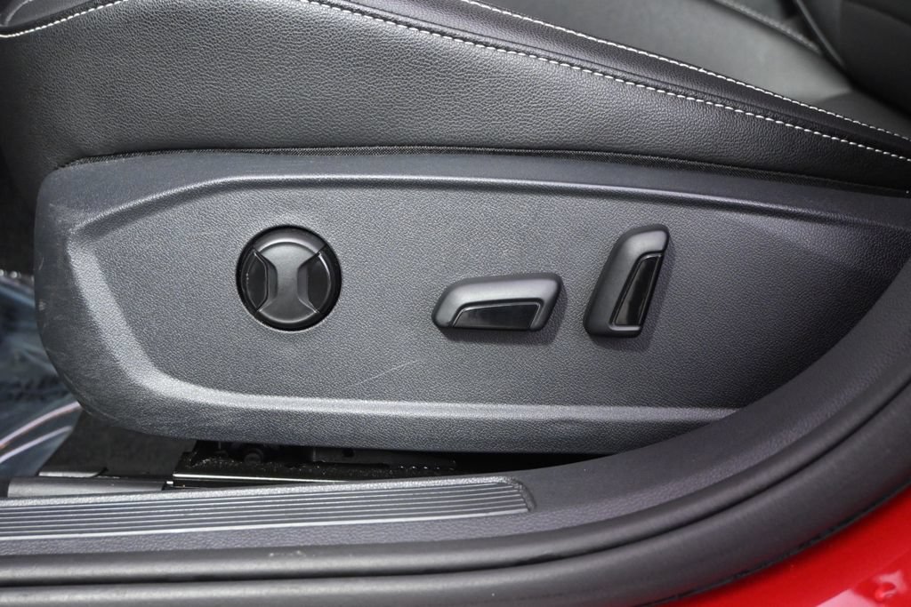 Used 2023 Volkswagen Jetta SE w/ Panoramic Sunroof Package FWD image 14