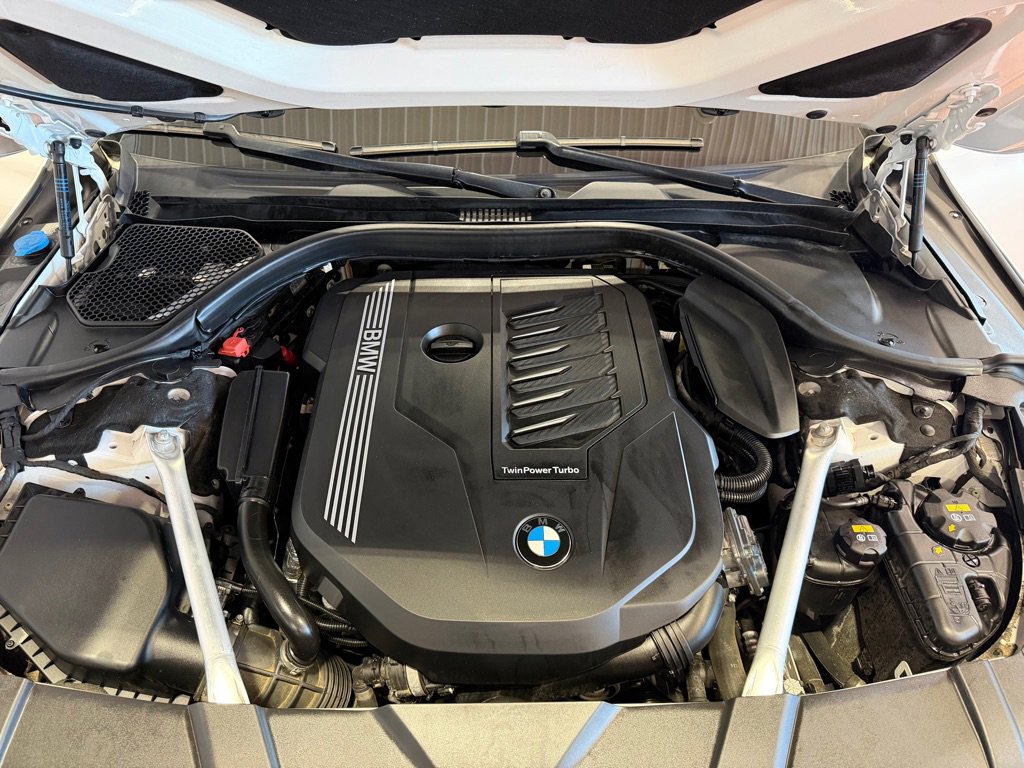 Used 2020 BMW 740i xDrive w/ M Sport Package AWD/4WD image 34