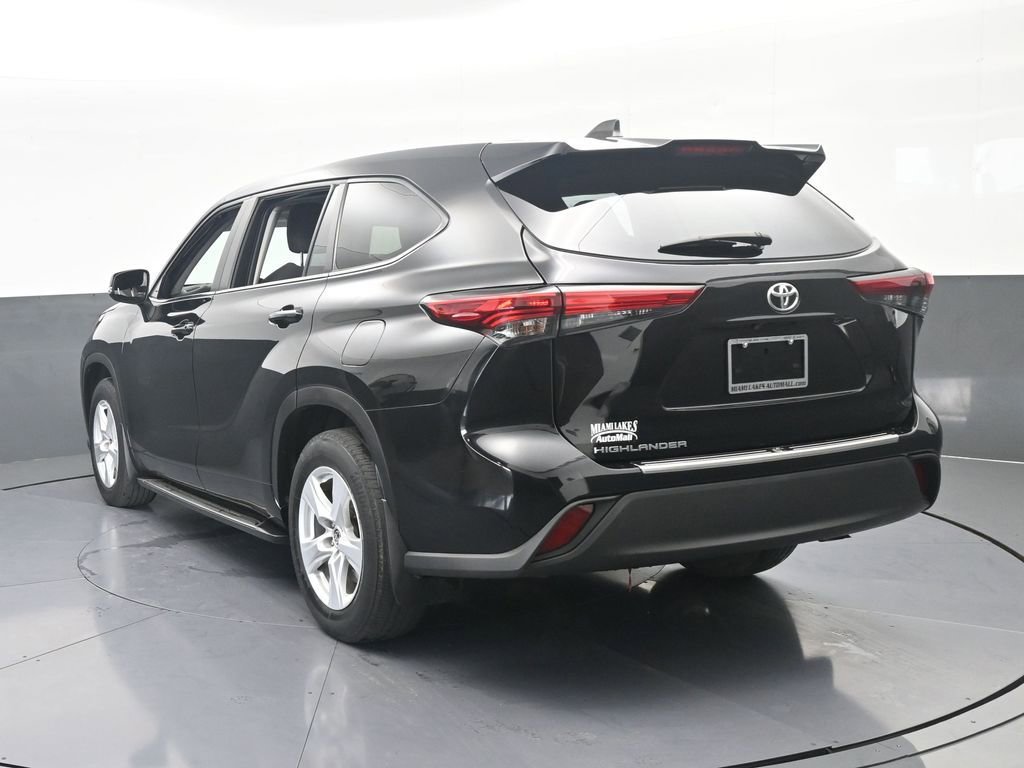Used 2023 Toyota Highlander L image 4