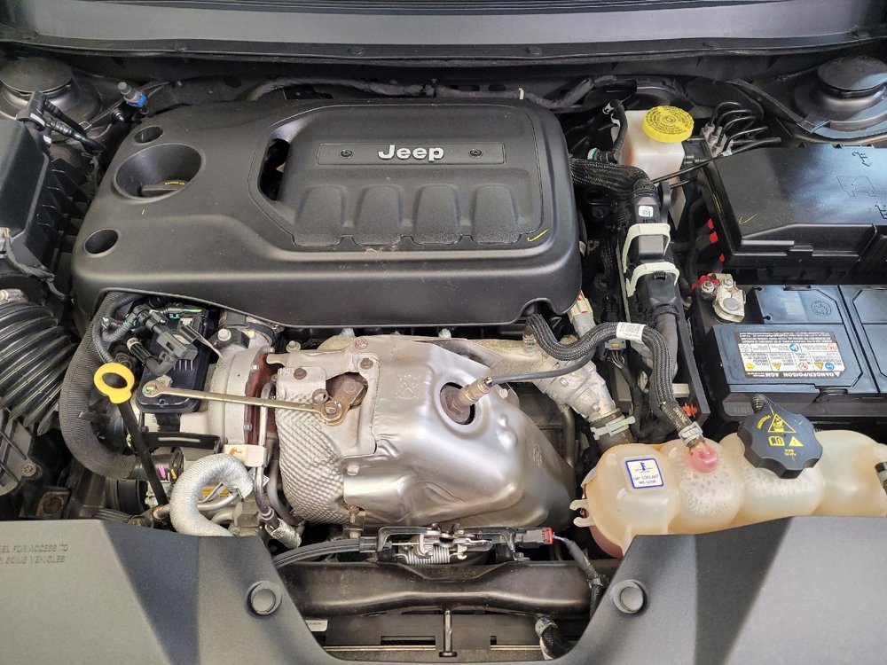 Used 2019 Jeep Cherokee Overland w/ Technology Group image 30