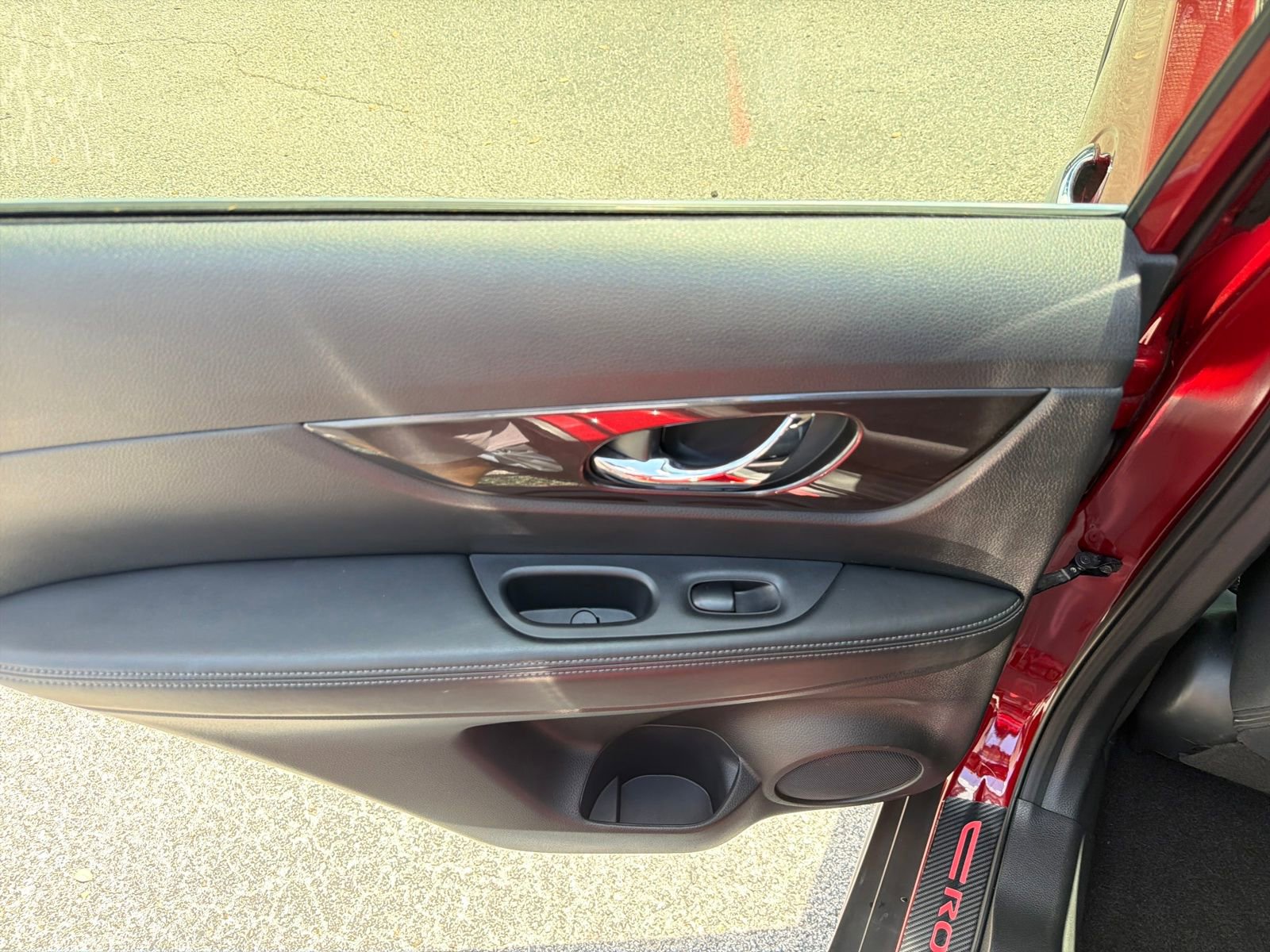 Used 2020 Nissan Rogue SV image 24