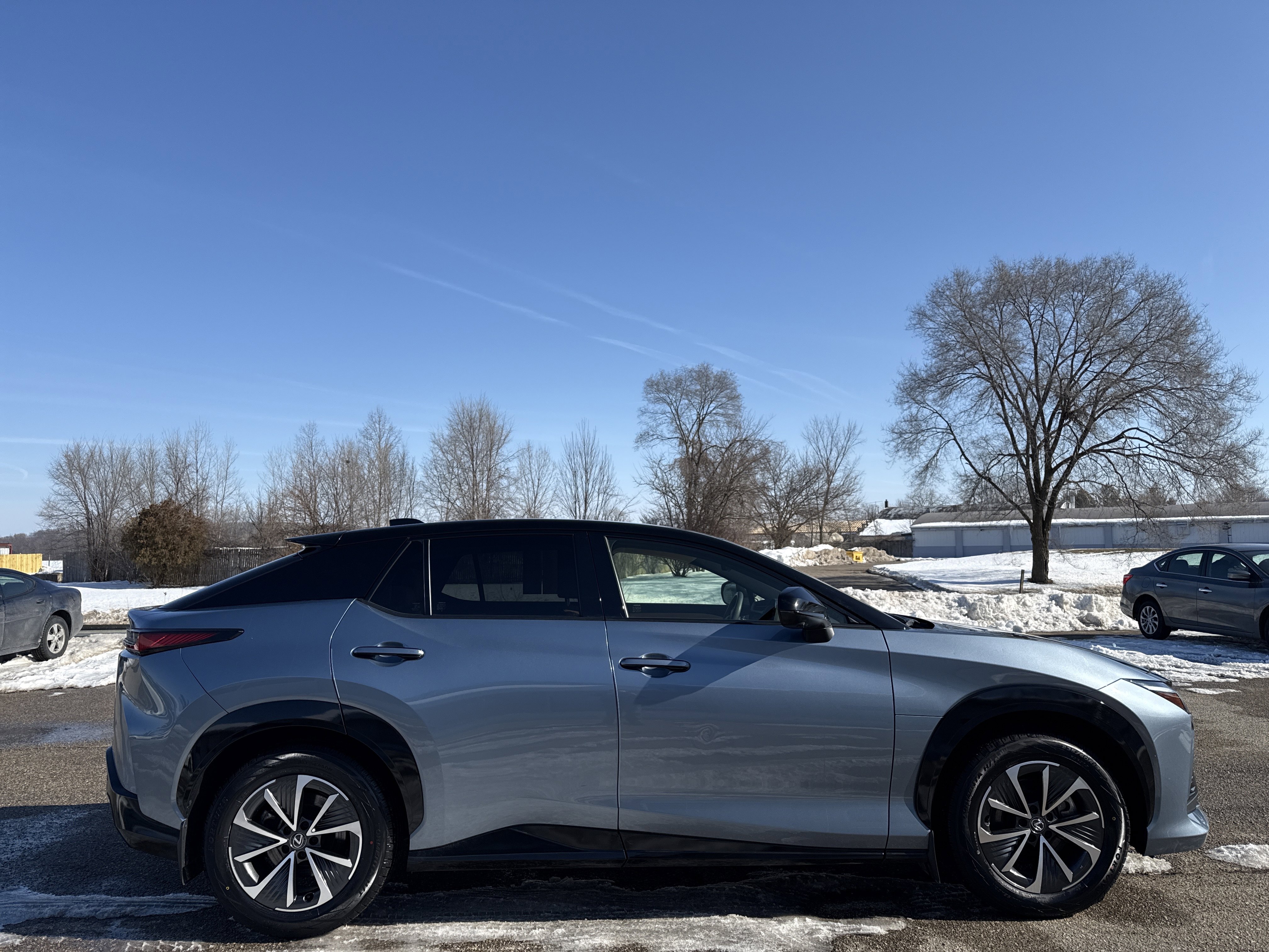 Used 2023 Lexus RZ 450e Premium w/ Accessory Package (2T) image 2