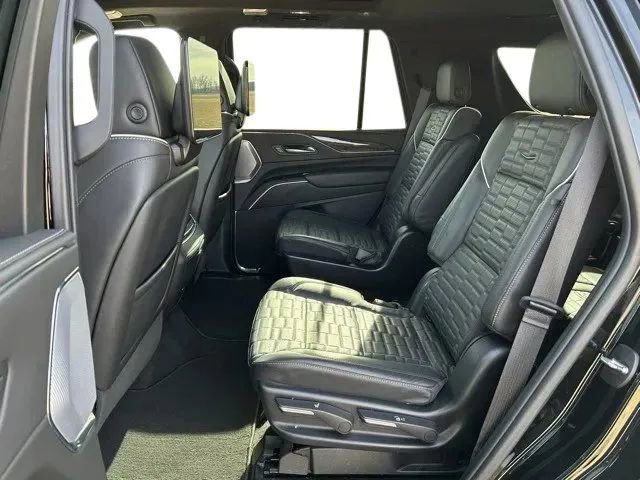 Used 2024 Cadillac Escalade Premium Luxury Platinum image 16