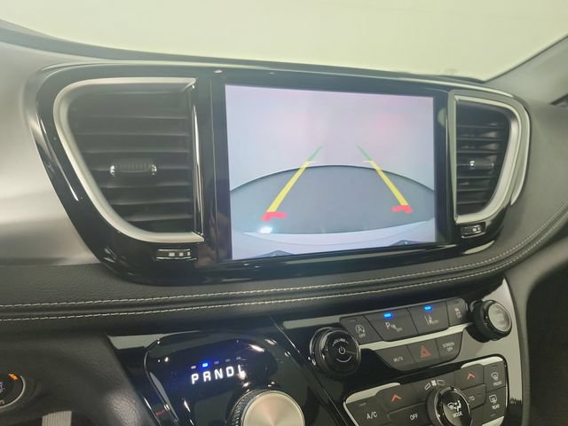 Used 2025 Chrysler Pacifica Limited FWD image 8