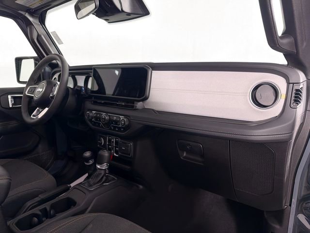 Used 2025 Jeep Wrangler Unlimited Sahara w/ Safety Group image 27