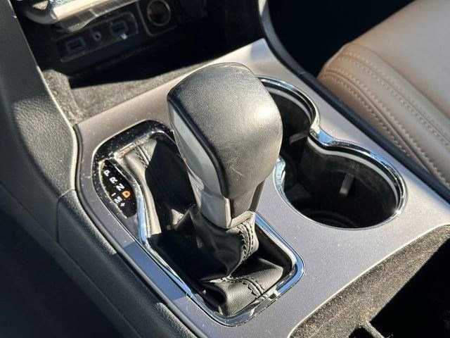 Used 2020 Jeep Grand Cherokee Laredo image 32