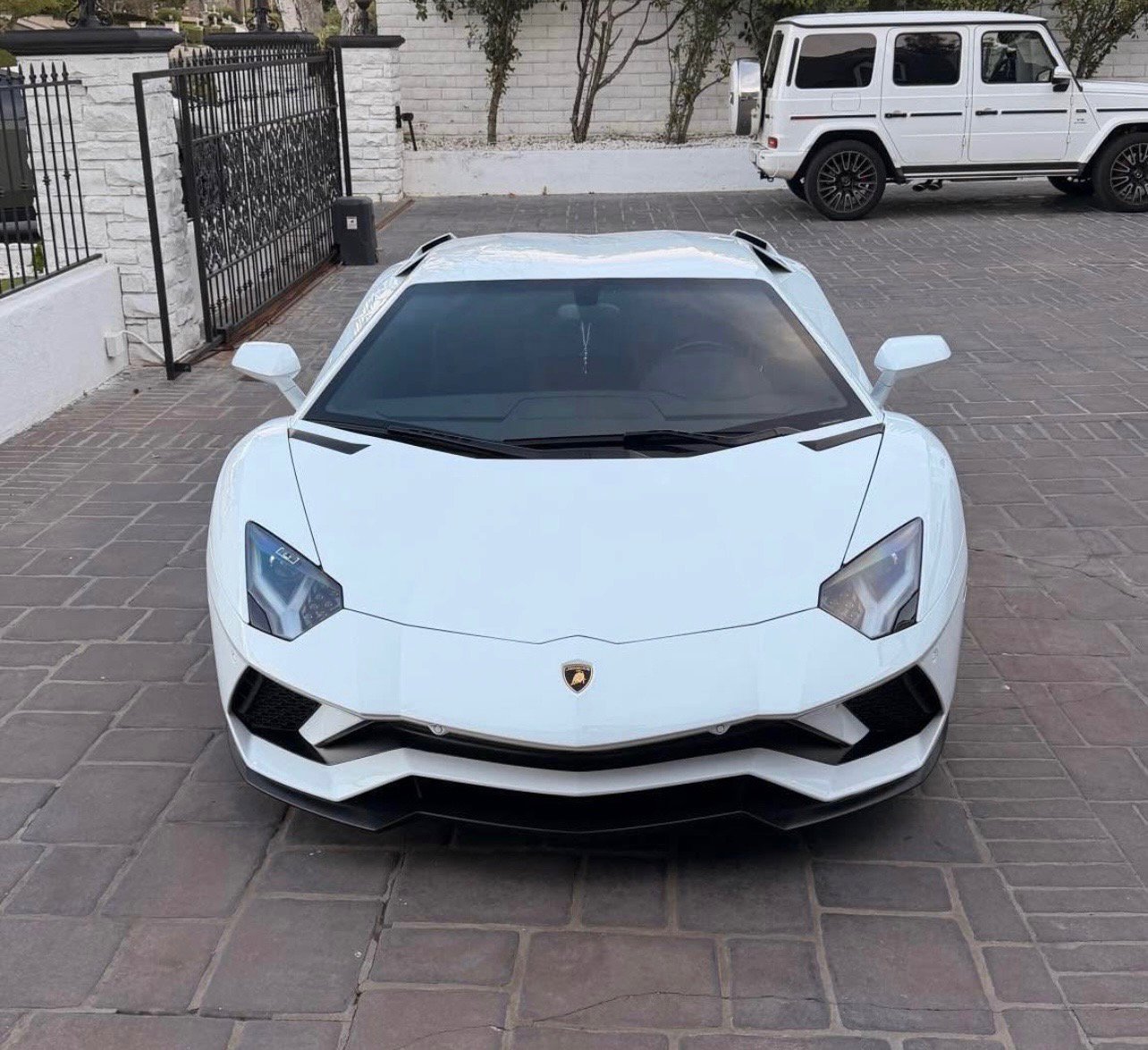 Used 2018 Lamborghini Aventador S image 2