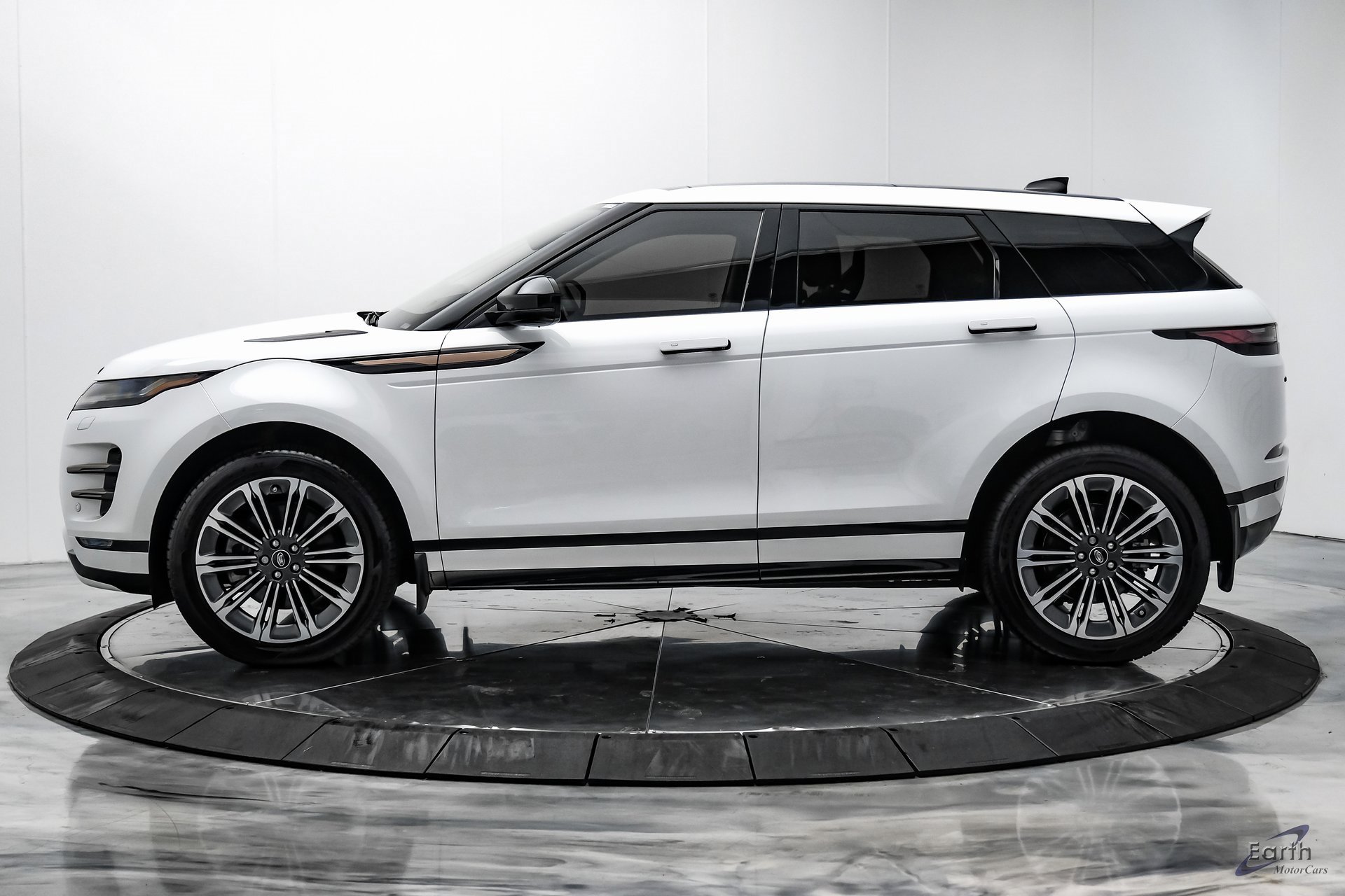 Used 2024 Land Rover Range Rover Evoque Dynamic SE image 5