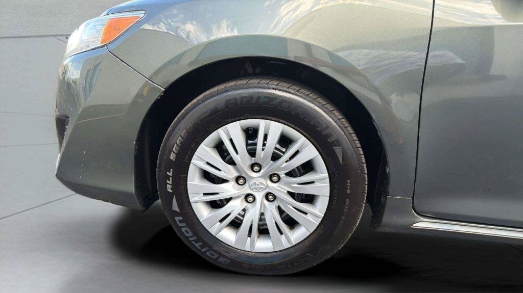 Used 2013 Toyota Camry LE FWD image 29