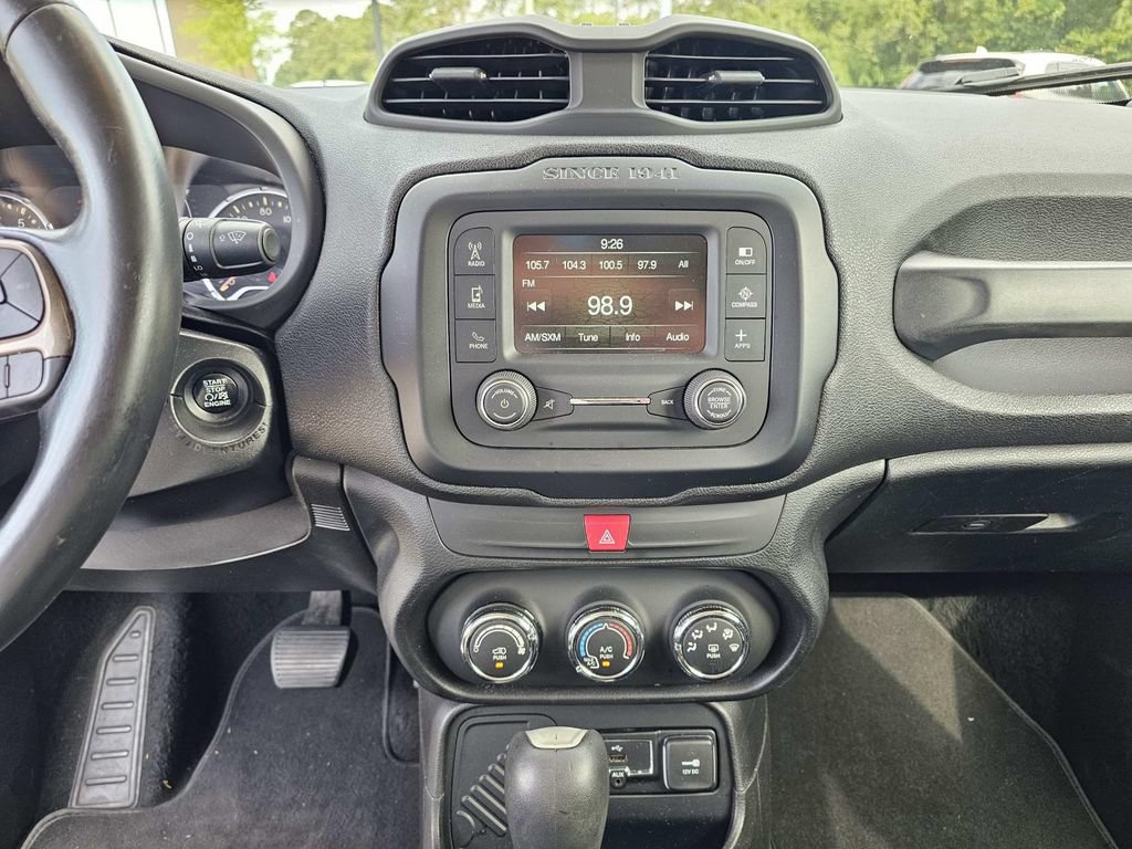 Used 2017 Jeep Renegade Latitude FWD image 31
