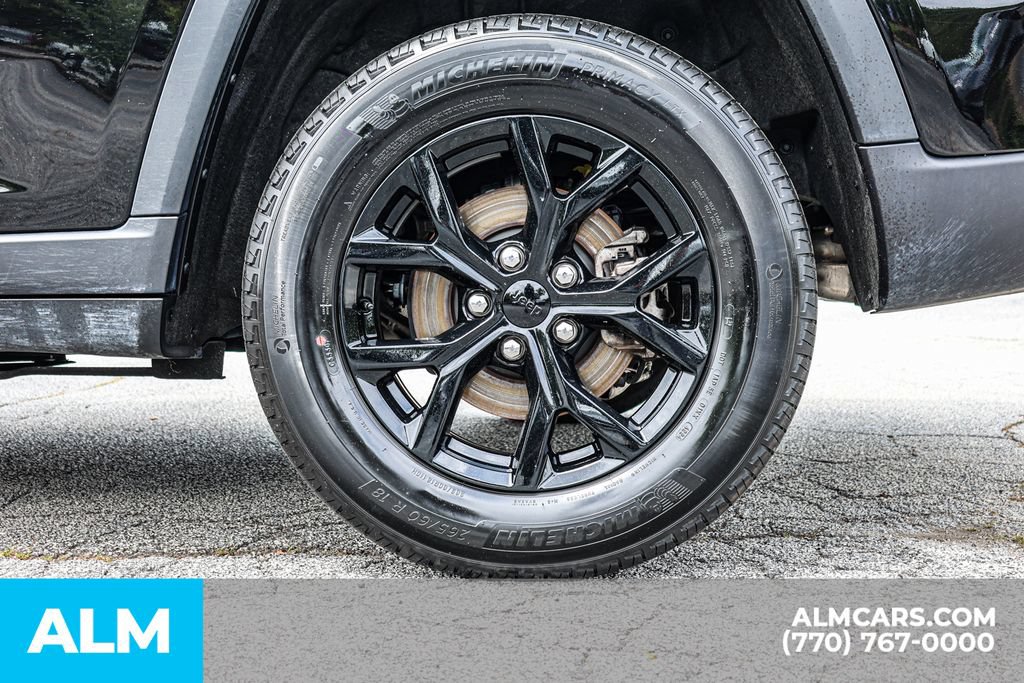 Used 2025 Jeep Grand Cherokee Altitude AWD/4WD image 16