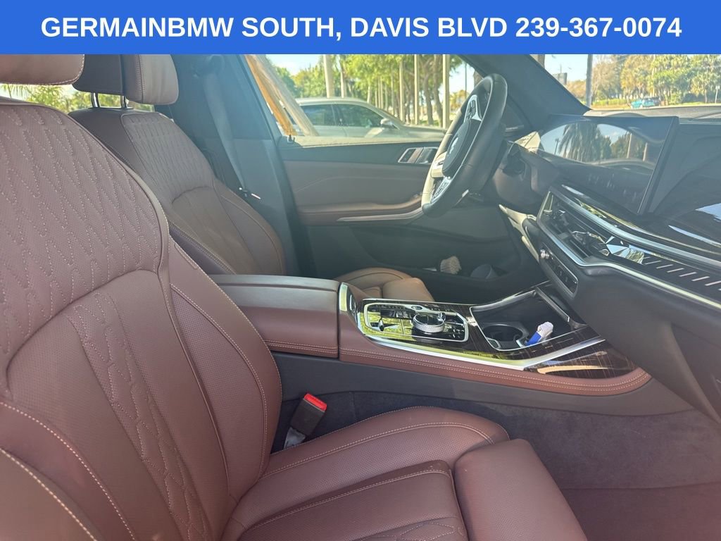 Used 2025 BMW X7 M60i AWD/4WD image 21