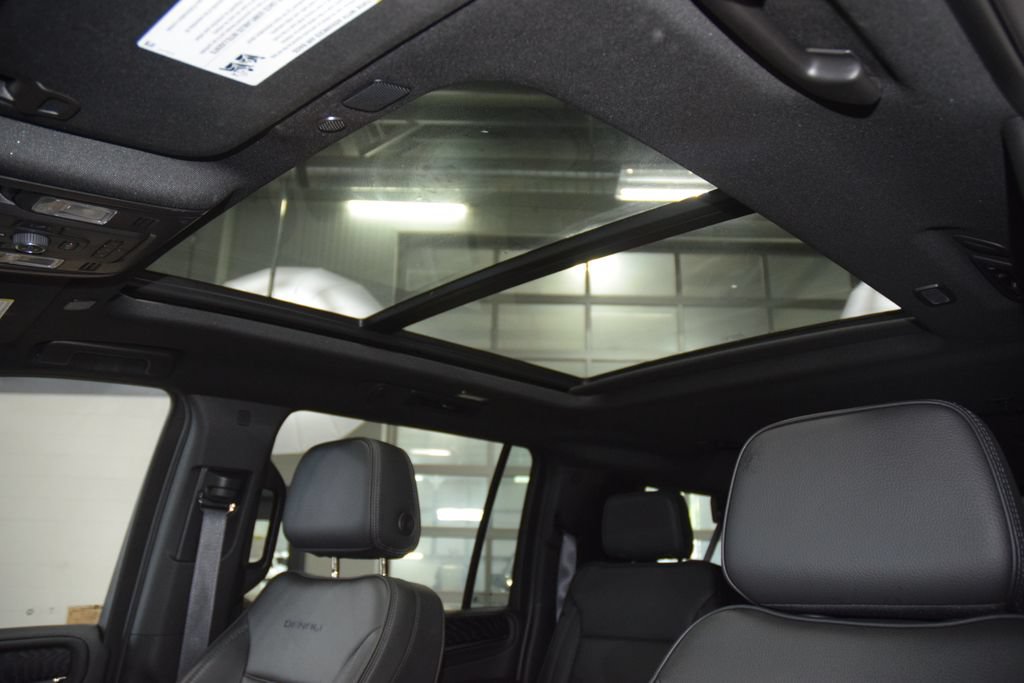 Used 2024 GMC Yukon XL Denali AWD/4WD image 52