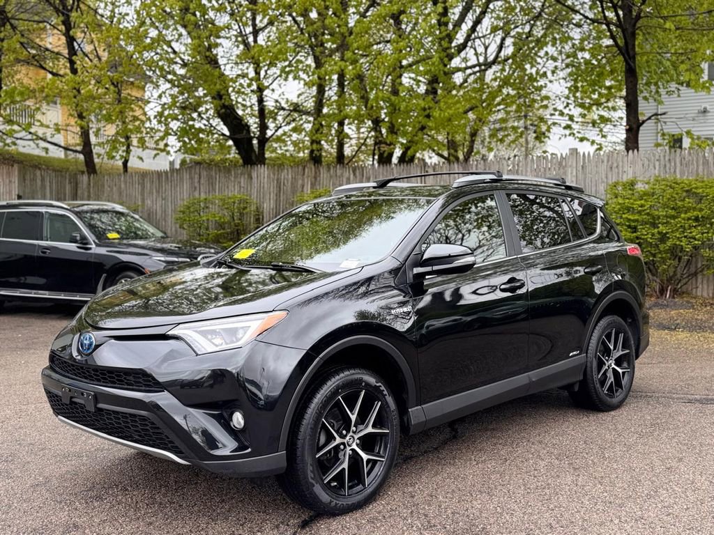 Used 2018 Toyota RAV4 SE AWD/4WD image 2